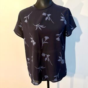 Jones New York 
Navy Blue Top with 
Floral Design
